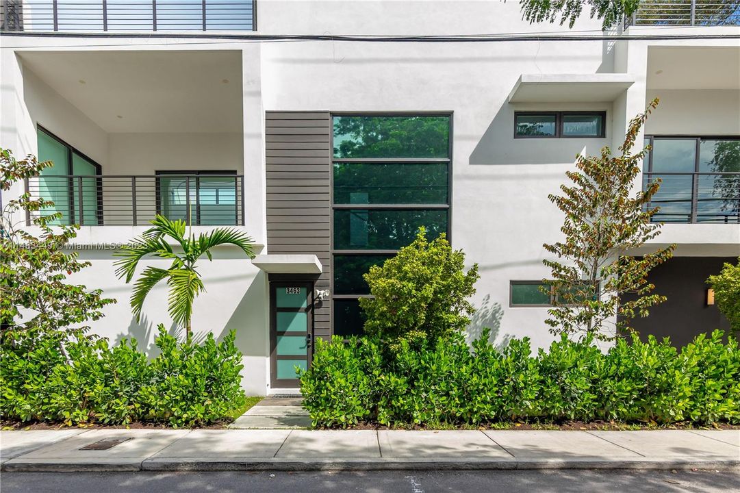 Recently Sold: $2,800,000 (4 beds, 4 baths, 3700 Square Feet)