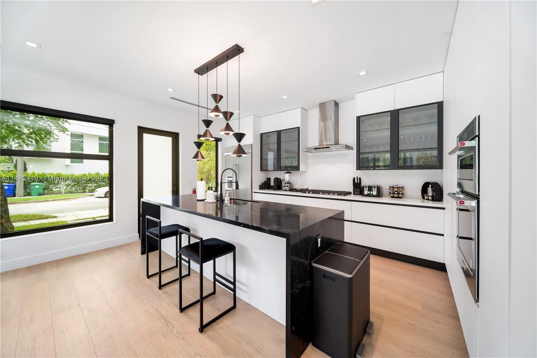 Recently Sold: $2,800,000 (4 beds, 4 baths, 3700 Square Feet)