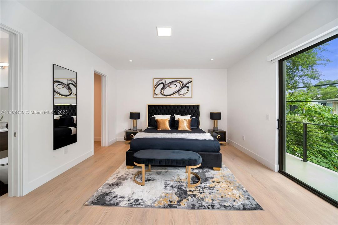 Recently Sold: $2,800,000 (4 beds, 4 baths, 3700 Square Feet)