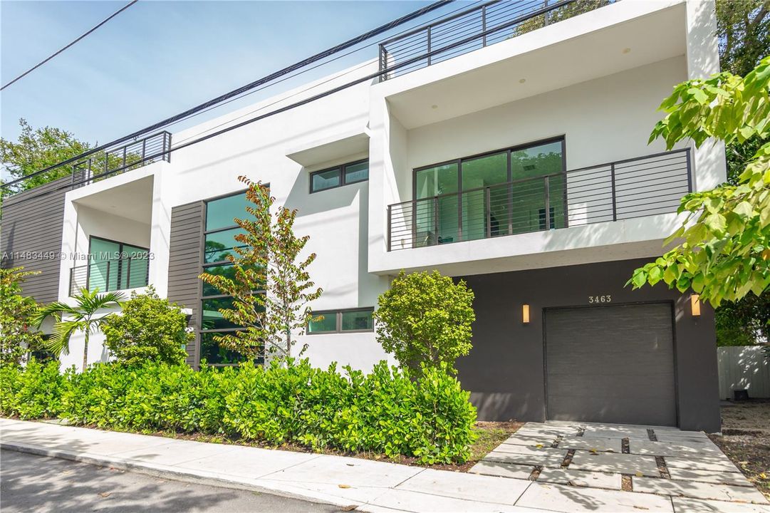 Recently Sold: $2,800,000 (4 beds, 4 baths, 3700 Square Feet)