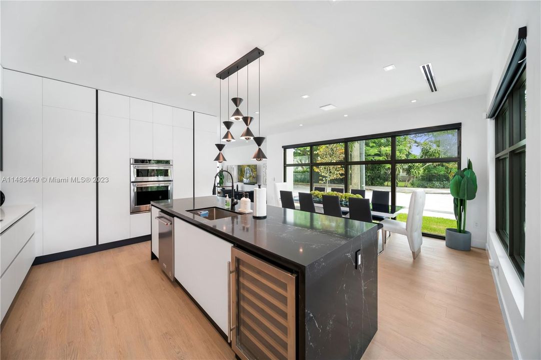 Recently Sold: $2,800,000 (4 beds, 4 baths, 3700 Square Feet)