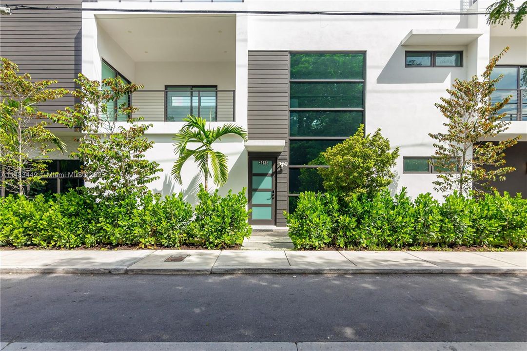 Recently Sold: $2,800,000 (4 beds, 4 baths, 3700 Square Feet)