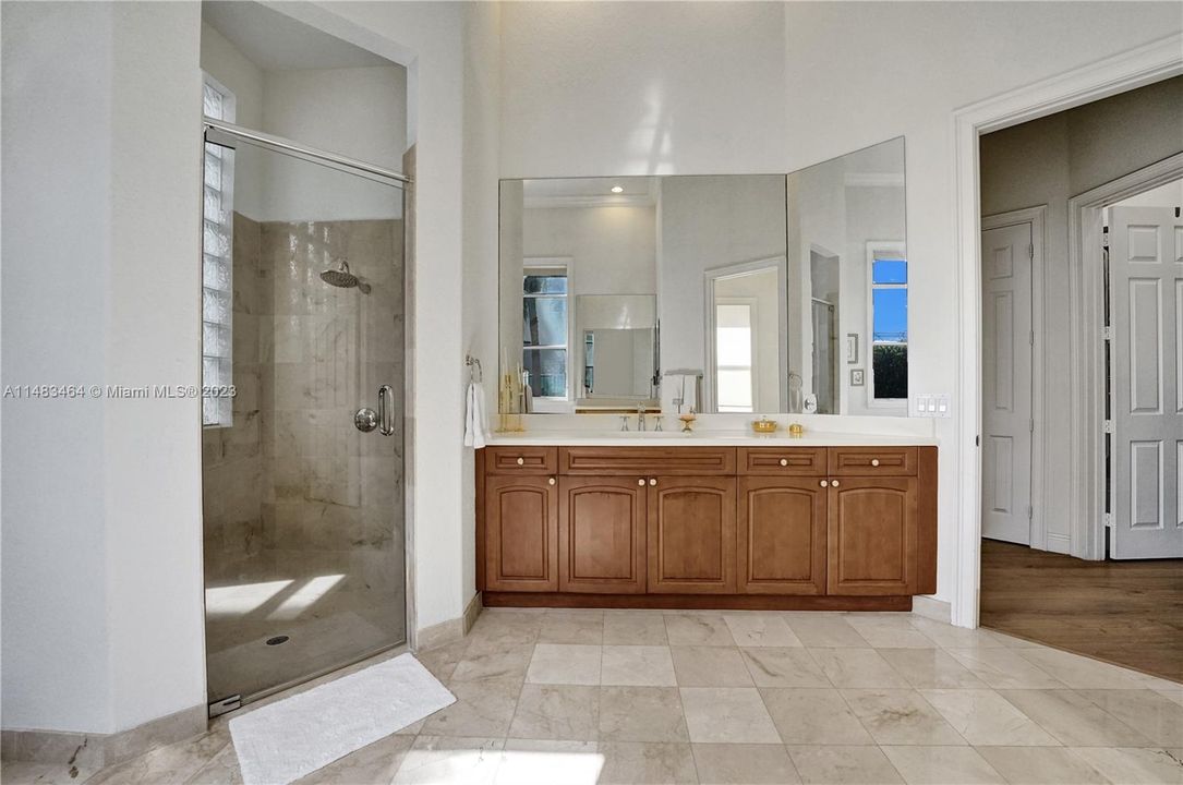 Recently Sold: $2,150,000 (4 beds, 4 baths, 3823 Square Feet)