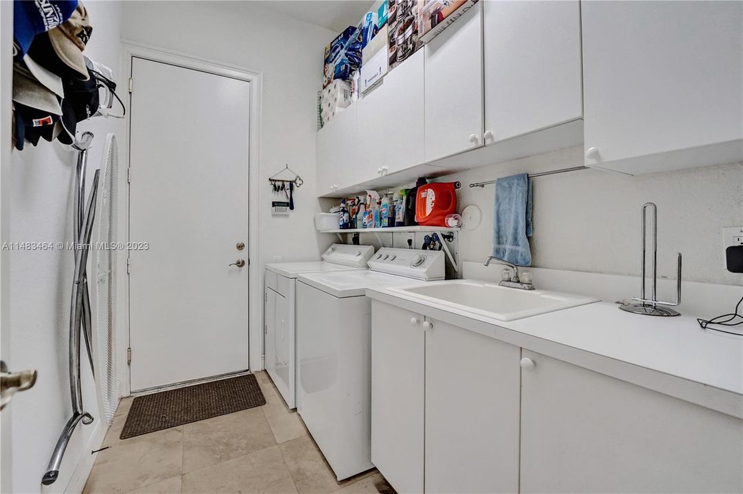 Recently Sold: $2,150,000 (4 beds, 4 baths, 3823 Square Feet)