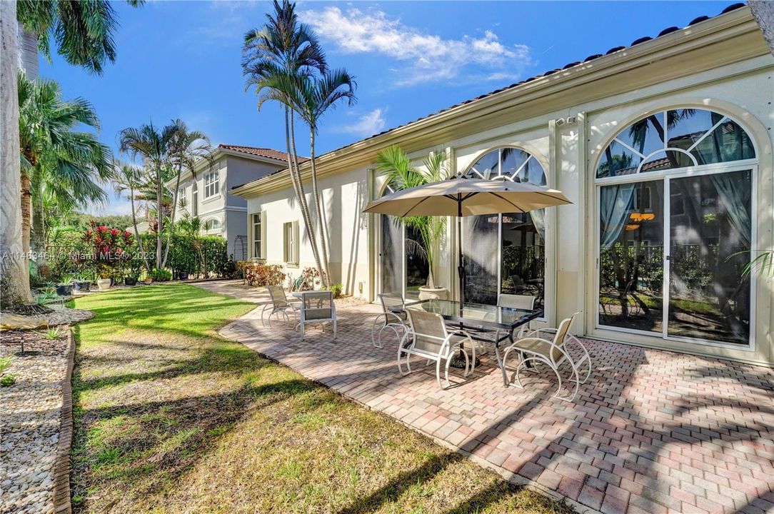 Recently Sold: $2,150,000 (4 beds, 4 baths, 3823 Square Feet)