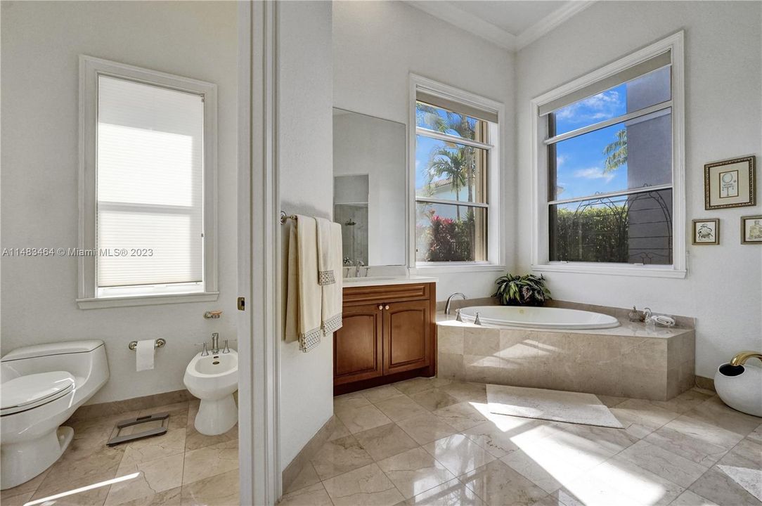 Recently Sold: $2,150,000 (4 beds, 4 baths, 3823 Square Feet)