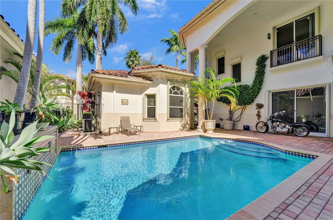 Recently Sold: $2,150,000 (4 beds, 4 baths, 3823 Square Feet)