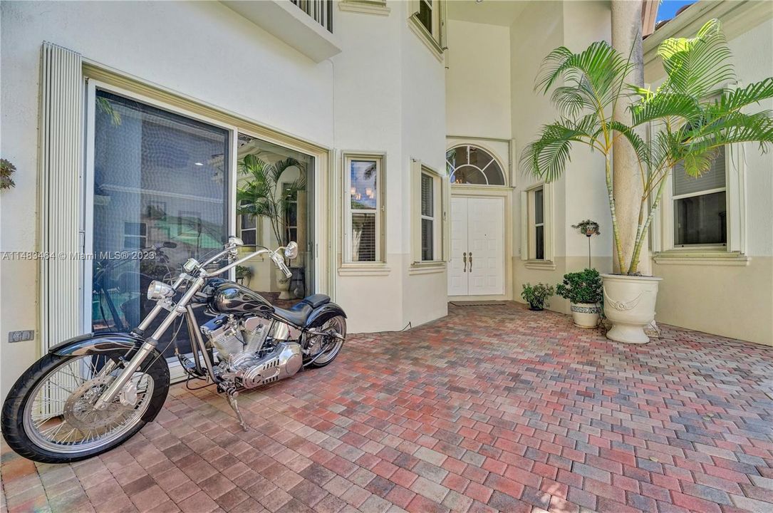 Recently Sold: $2,150,000 (4 beds, 4 baths, 3823 Square Feet)