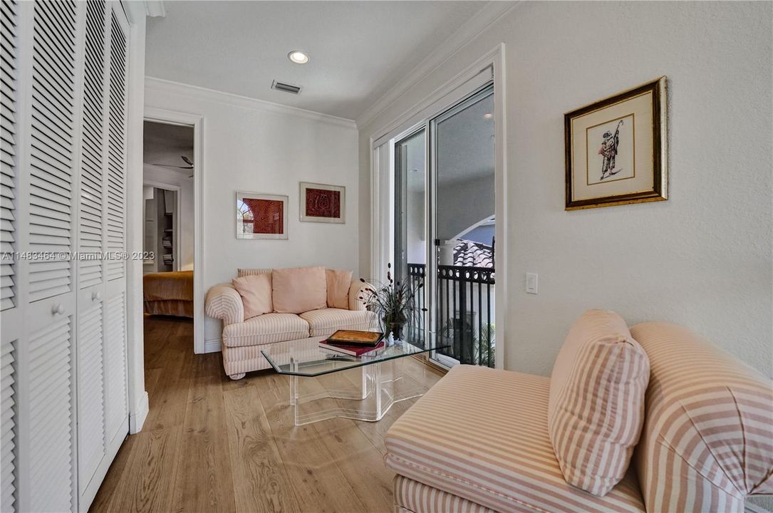 Recently Sold: $2,150,000 (4 beds, 4 baths, 3823 Square Feet)