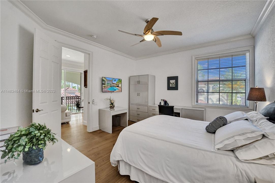 Recently Sold: $2,150,000 (4 beds, 4 baths, 3823 Square Feet)