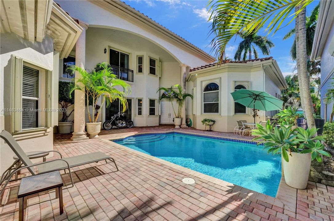 Recently Sold: $2,150,000 (4 beds, 4 baths, 3823 Square Feet)