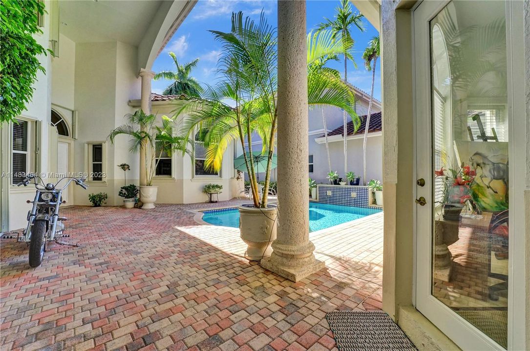 Recently Sold: $2,150,000 (4 beds, 4 baths, 3823 Square Feet)