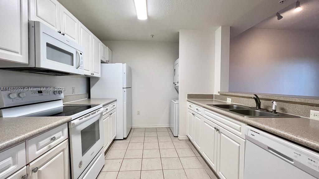 Recently Rented: $2,300 (1 beds, 1 baths, 719 Square Feet)