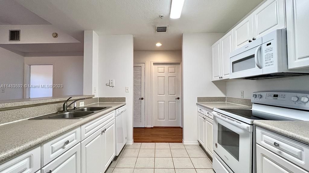 Recently Rented: $2,300 (1 beds, 1 baths, 719 Square Feet)