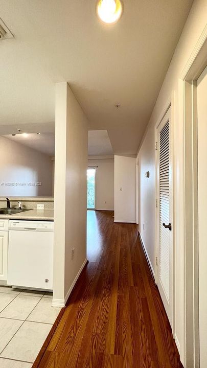 Recently Rented: $2,300 (1 beds, 1 baths, 719 Square Feet)