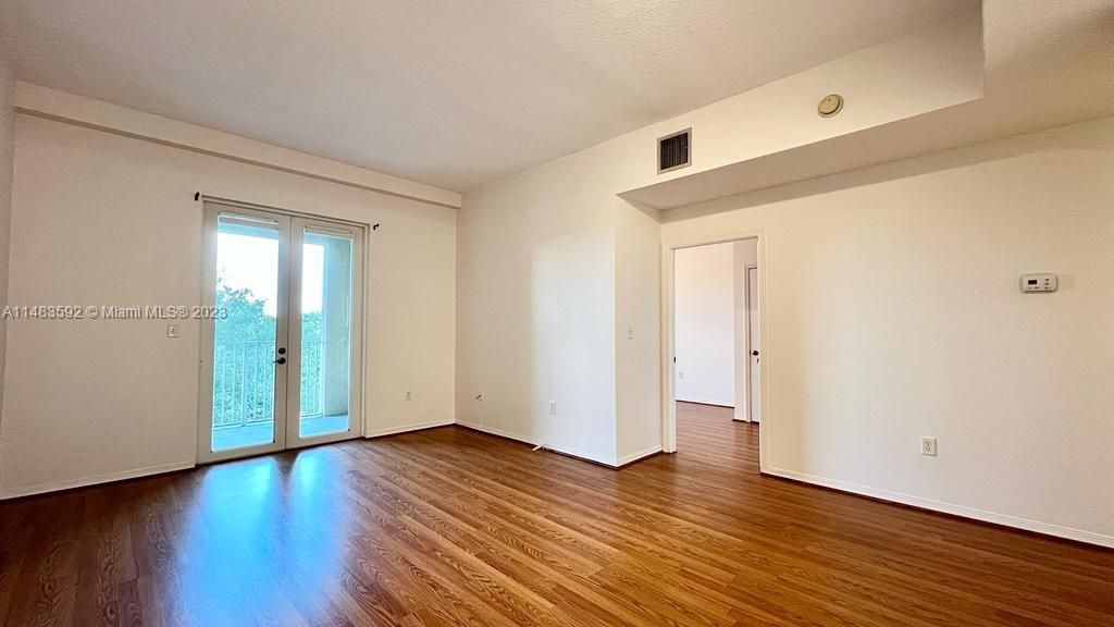 Recently Rented: $2,300 (1 beds, 1 baths, 719 Square Feet)