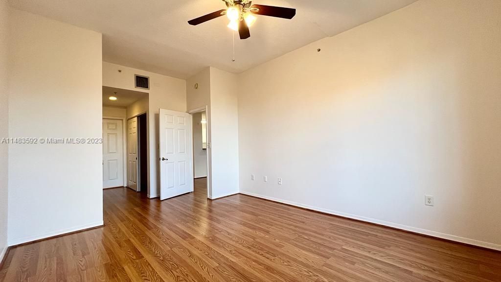 Recently Rented: $2,300 (1 beds, 1 baths, 719 Square Feet)