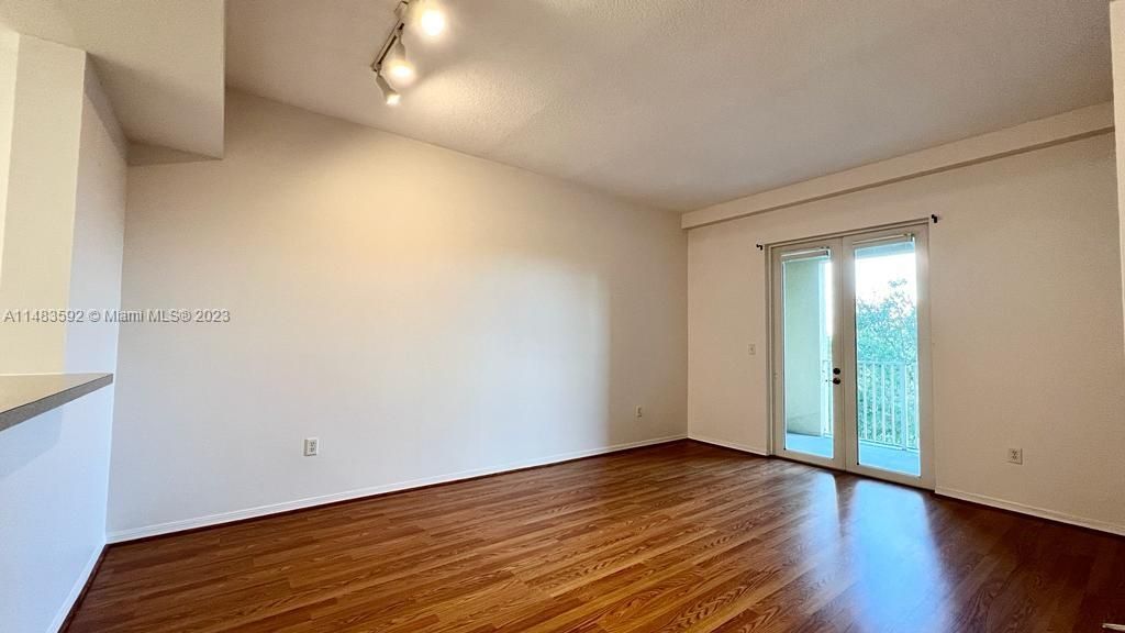 Recently Rented: $2,300 (1 beds, 1 baths, 719 Square Feet)