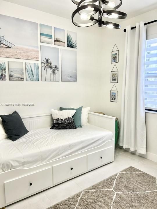 Recently Sold: $690,000 (4 beds, 3 baths, 1901 Square Feet)