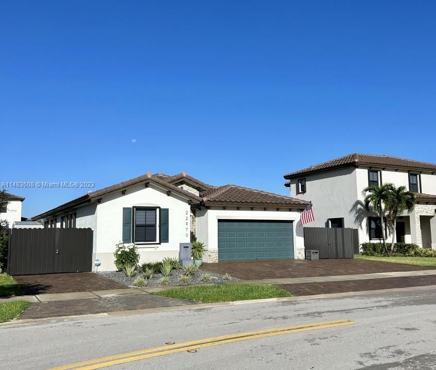 Recently Sold: $690,000 (4 beds, 3 baths, 1901 Square Feet)