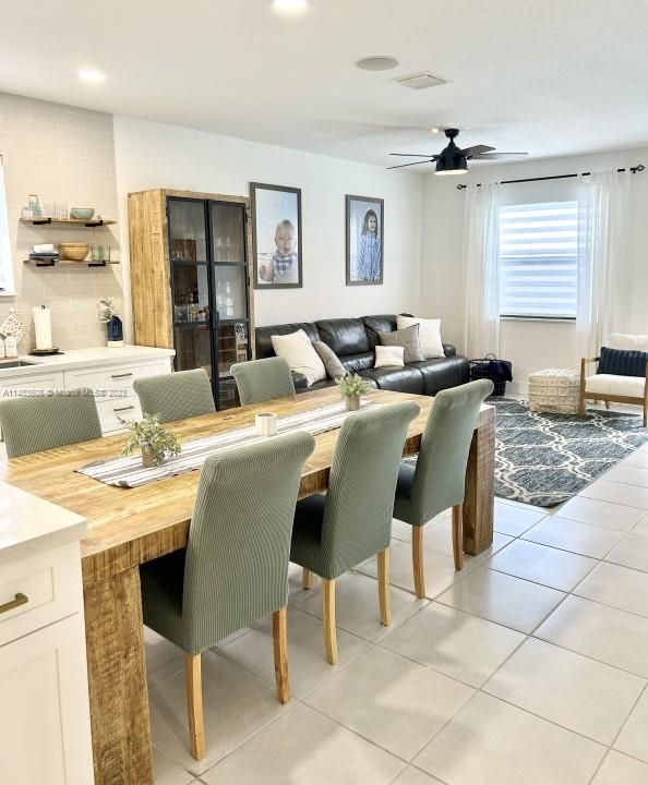 Recently Sold: $690,000 (4 beds, 3 baths, 1901 Square Feet)