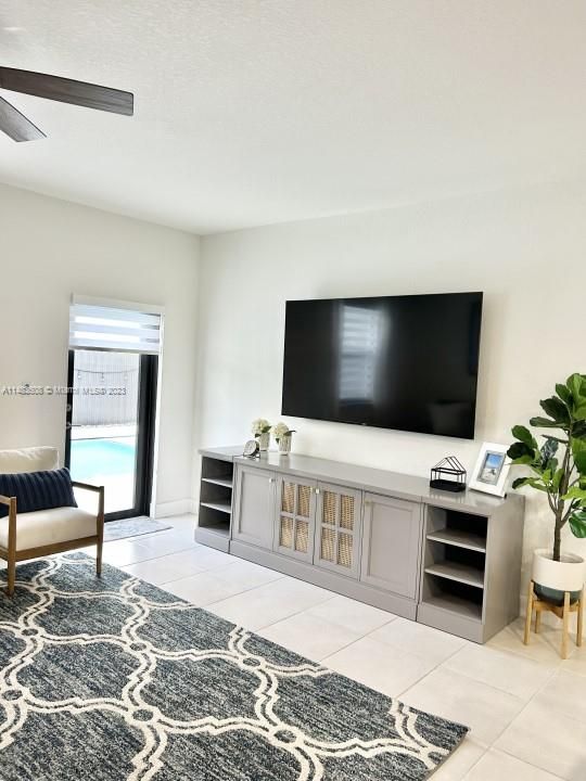 Recently Sold: $690,000 (4 beds, 3 baths, 1901 Square Feet)