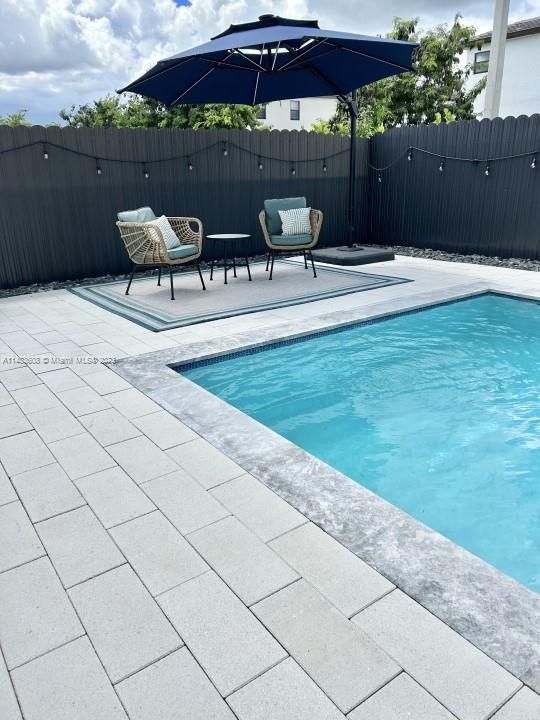 Recently Sold: $690,000 (4 beds, 3 baths, 1901 Square Feet)