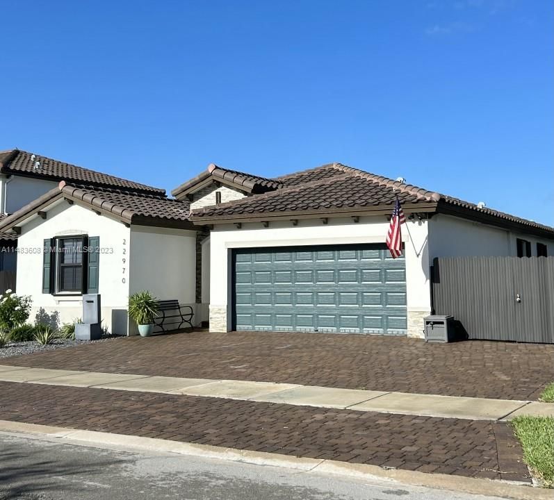 Recently Sold: $690,000 (4 beds, 3 baths, 1901 Square Feet)