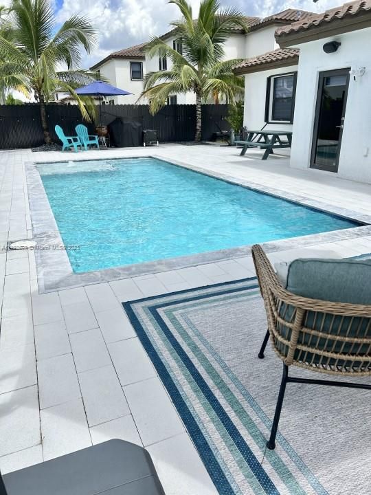 Recently Sold: $690,000 (4 beds, 3 baths, 1901 Square Feet)