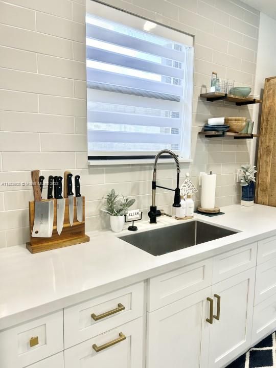 Recently Sold: $690,000 (4 beds, 3 baths, 1901 Square Feet)