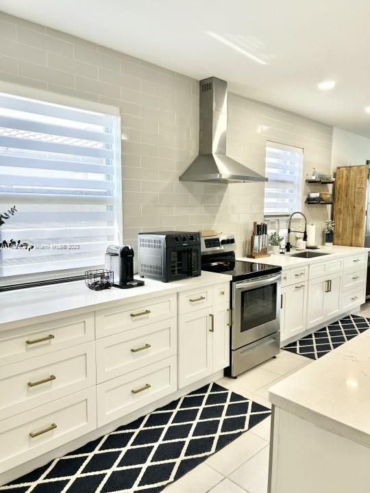 Recently Sold: $690,000 (4 beds, 3 baths, 1901 Square Feet)