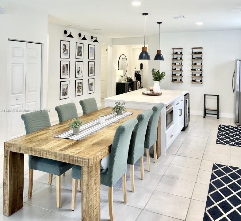 Recently Sold: $690,000 (4 beds, 3 baths, 1901 Square Feet)