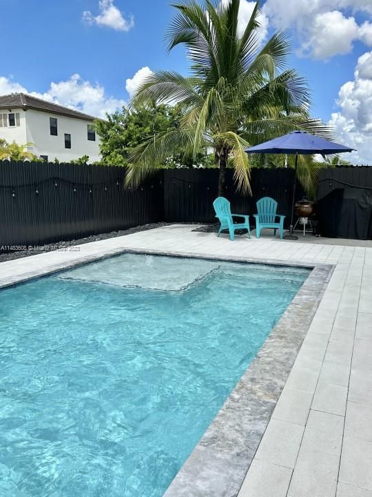 Recently Sold: $690,000 (4 beds, 3 baths, 1901 Square Feet)