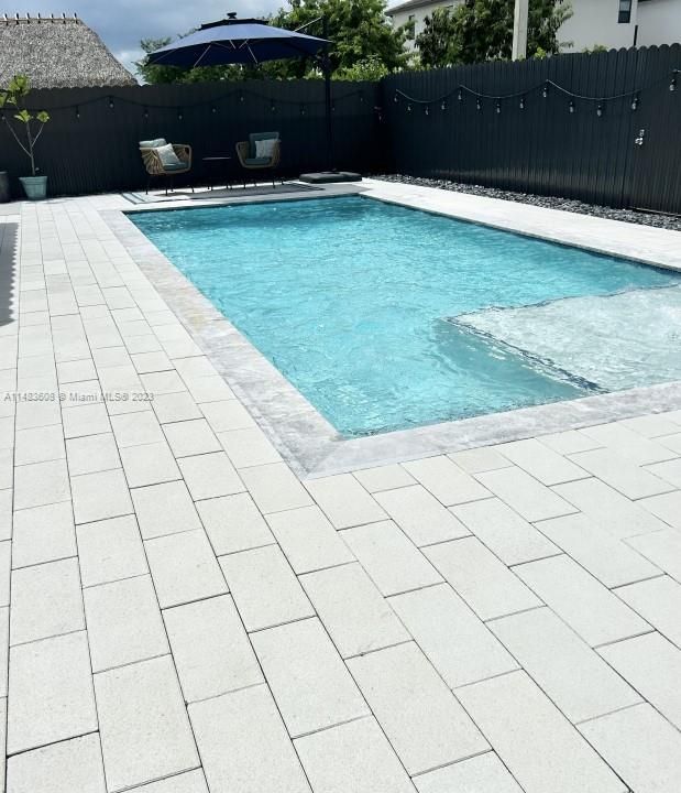 Recently Sold: $690,000 (4 beds, 3 baths, 1901 Square Feet)