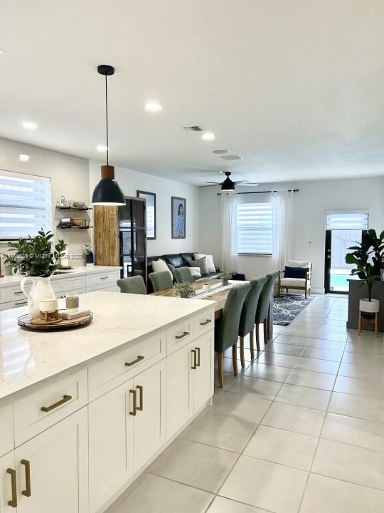 Recently Sold: $690,000 (4 beds, 3 baths, 1901 Square Feet)