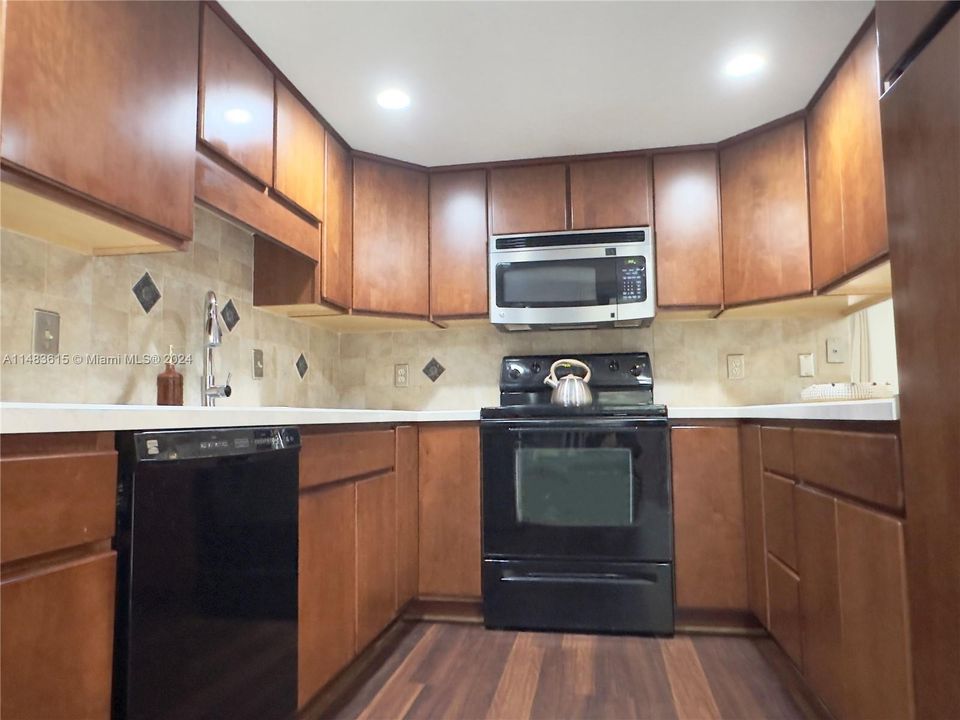 Recently Sold: $269,999 (3 beds, 2 baths, 1586 Square Feet)