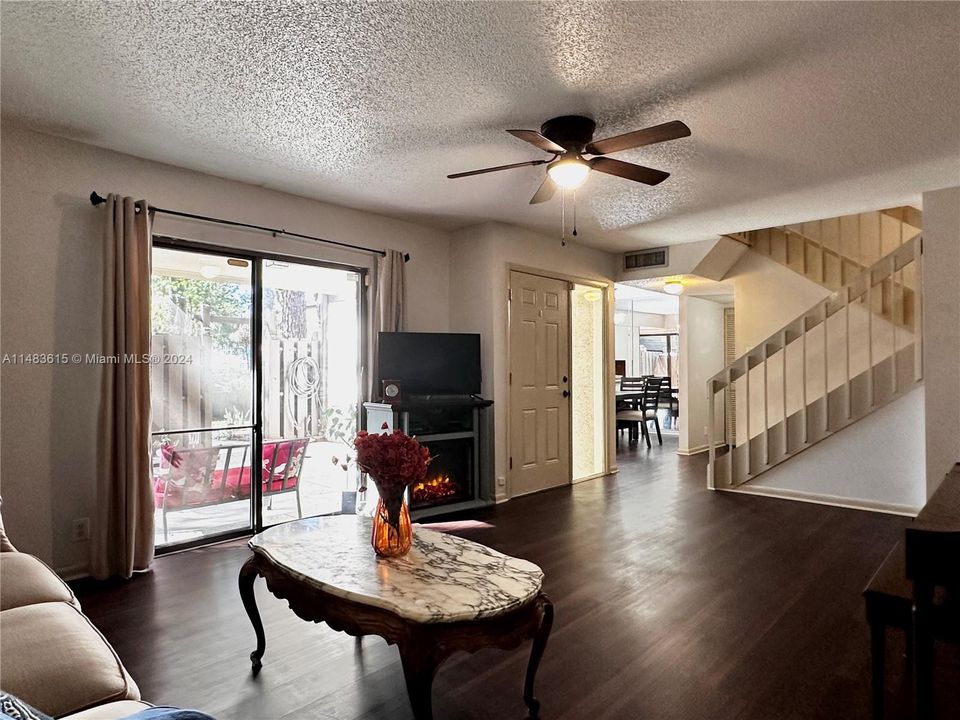 Recently Sold: $269,999 (3 beds, 2 baths, 1586 Square Feet)