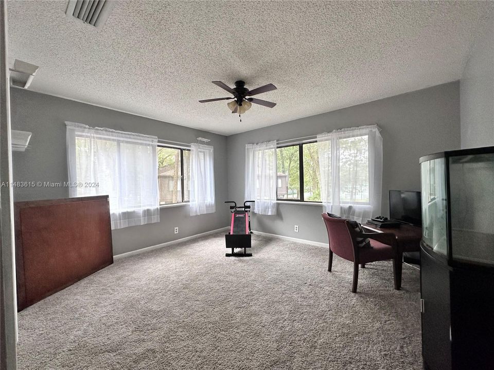 Recently Sold: $269,999 (3 beds, 2 baths, 1586 Square Feet)