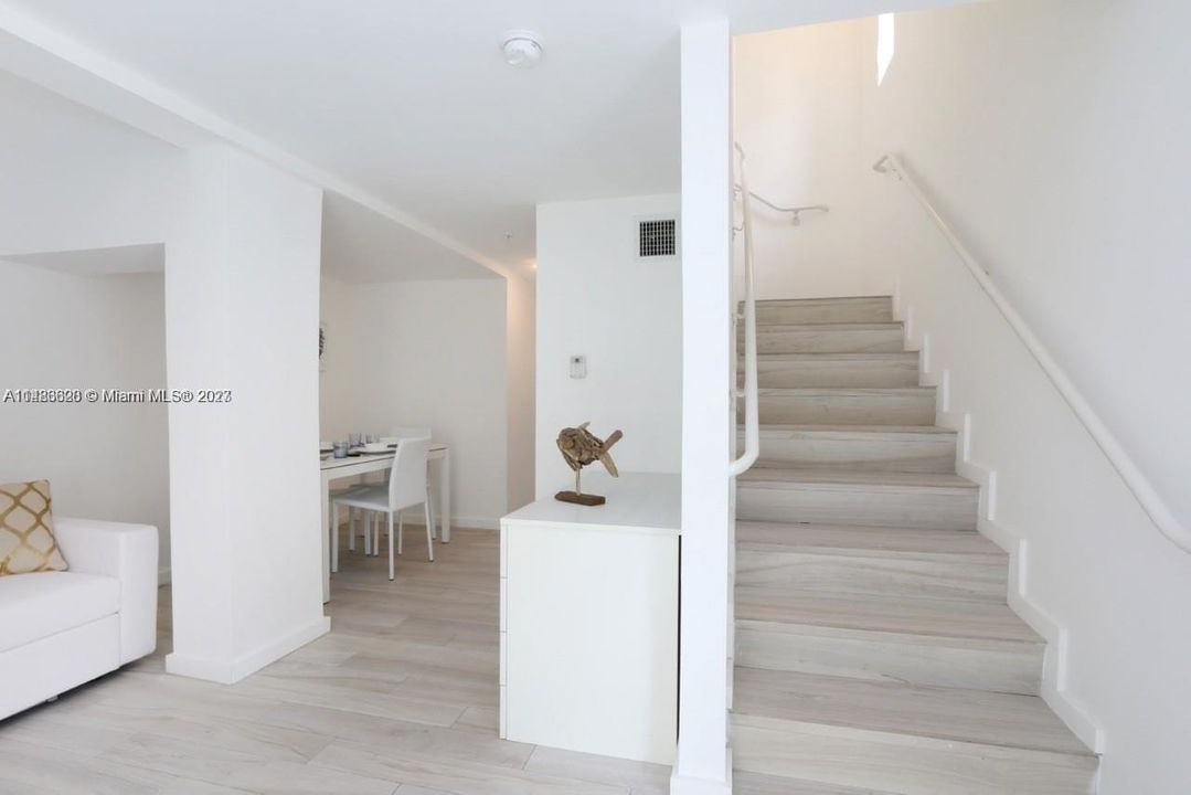 Recently Sold: $339,000 (1 beds, 2 baths, 691 Square Feet)