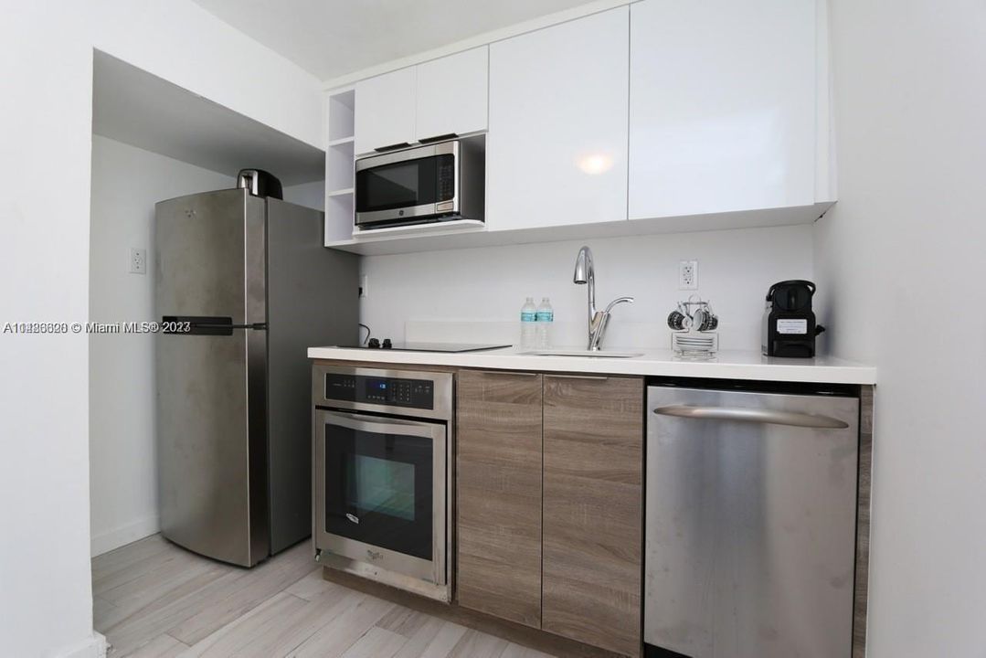 Recently Sold: $339,000 (1 beds, 2 baths, 691 Square Feet)