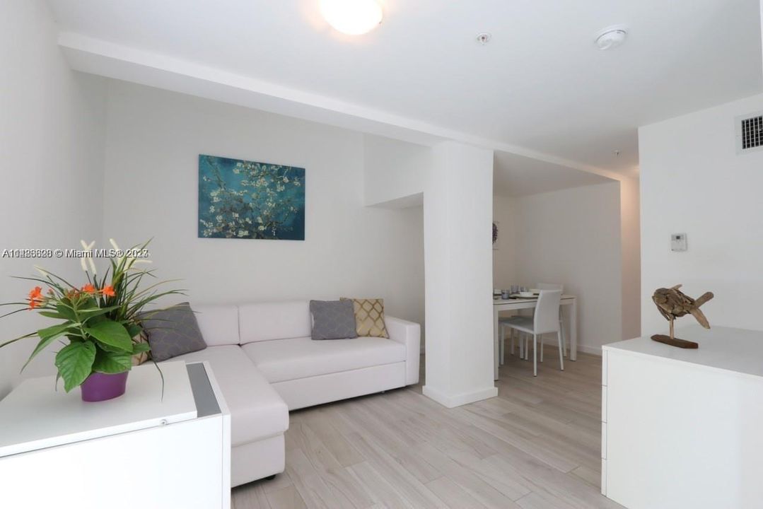 Recently Sold: $339,000 (1 beds, 2 baths, 691 Square Feet)