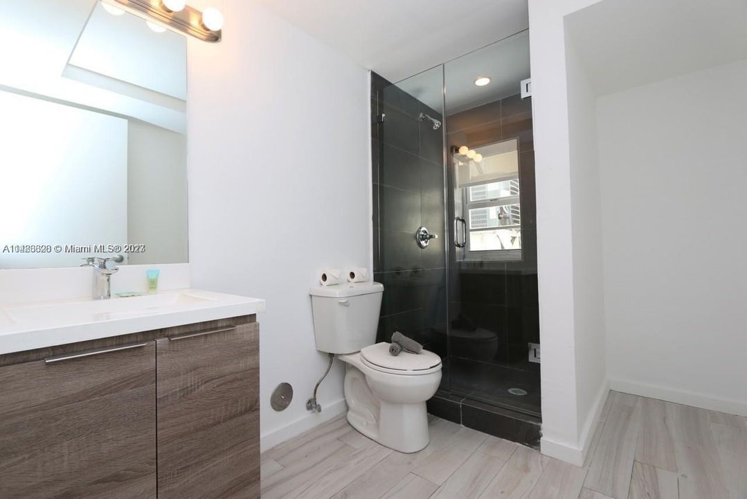 Recently Sold: $339,000 (1 beds, 2 baths, 691 Square Feet)