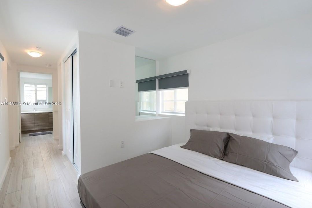 Recently Sold: $339,000 (1 beds, 2 baths, 691 Square Feet)