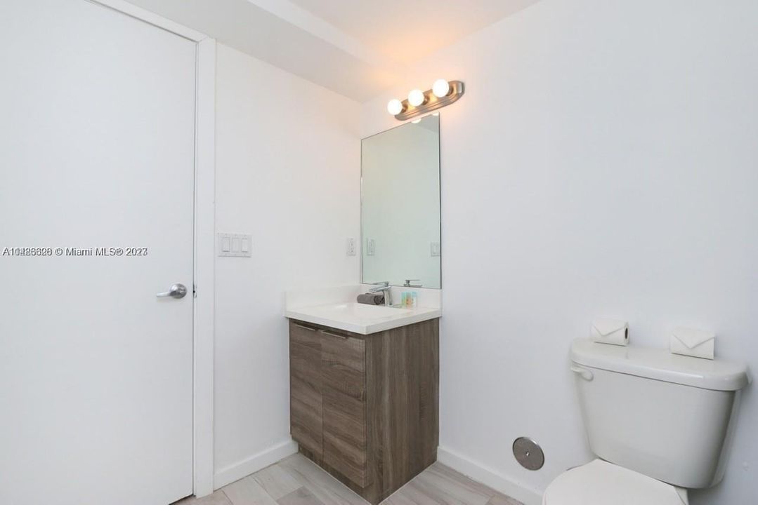 Recently Sold: $339,000 (1 beds, 2 baths, 691 Square Feet)