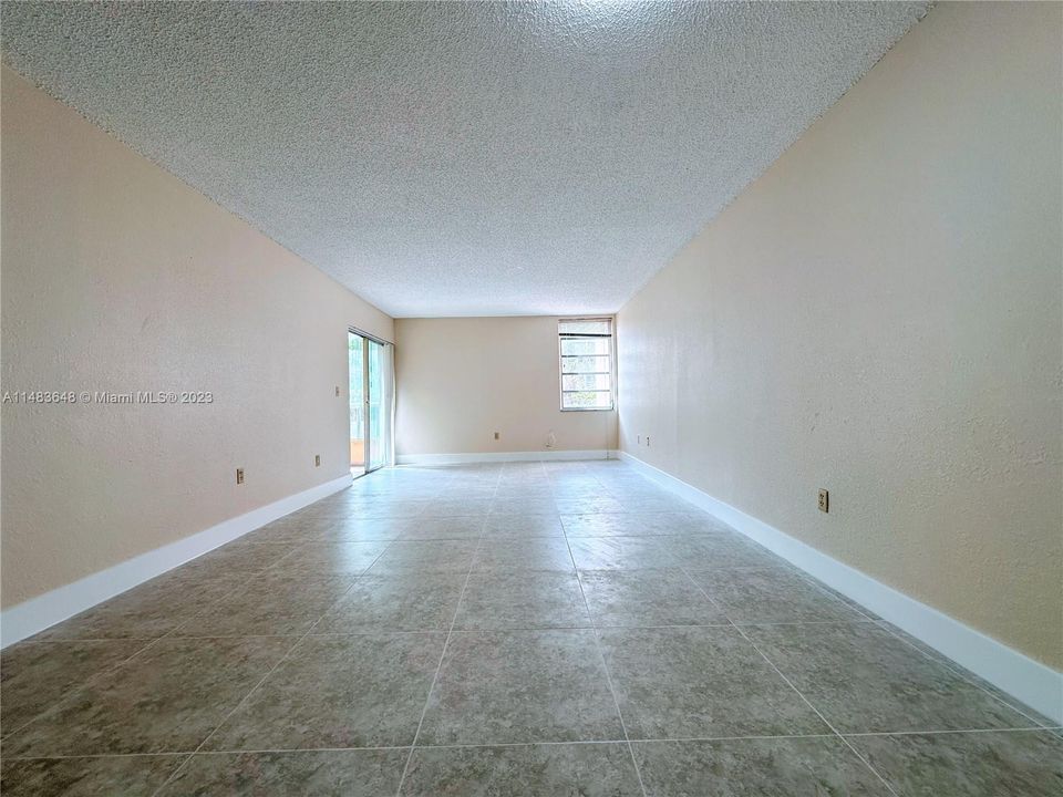 Recently Rented: $1,900 (1 beds, 1 baths, 820 Square Feet)