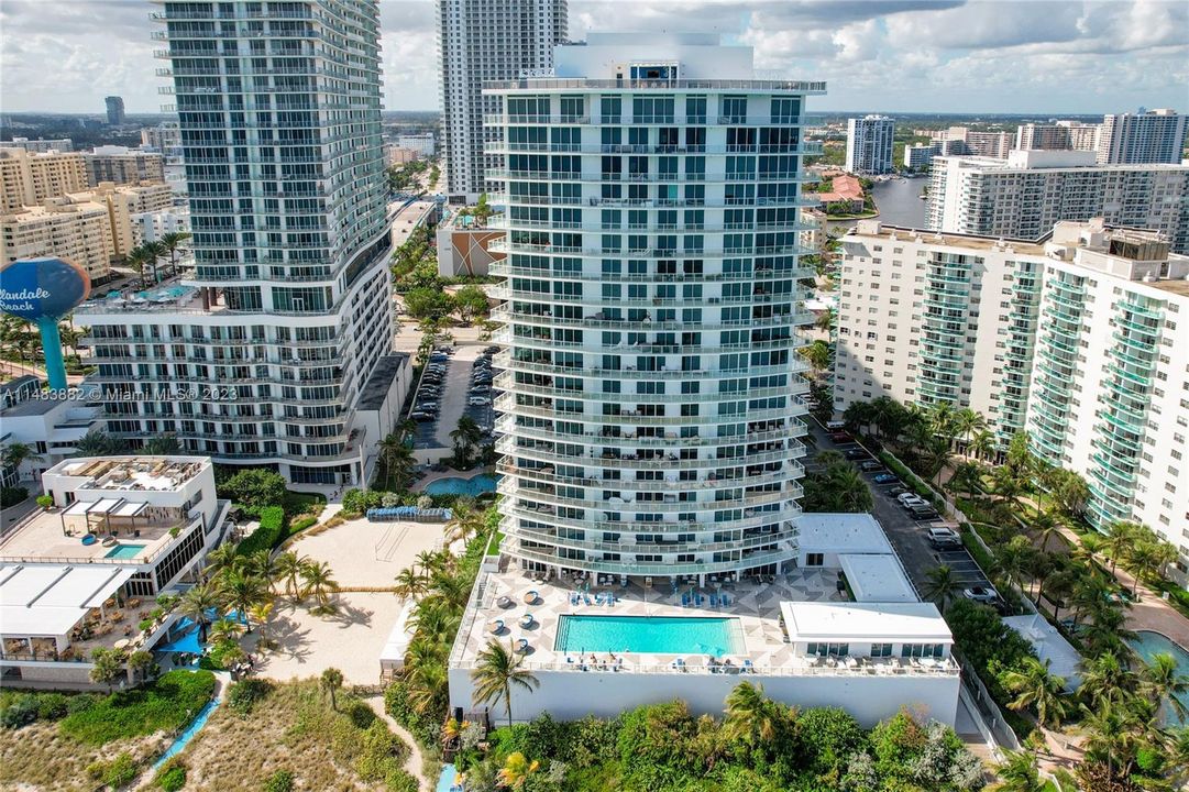 Recently Sold: $2,350,000 (3 beds, 3 baths, 2356 Square Feet)