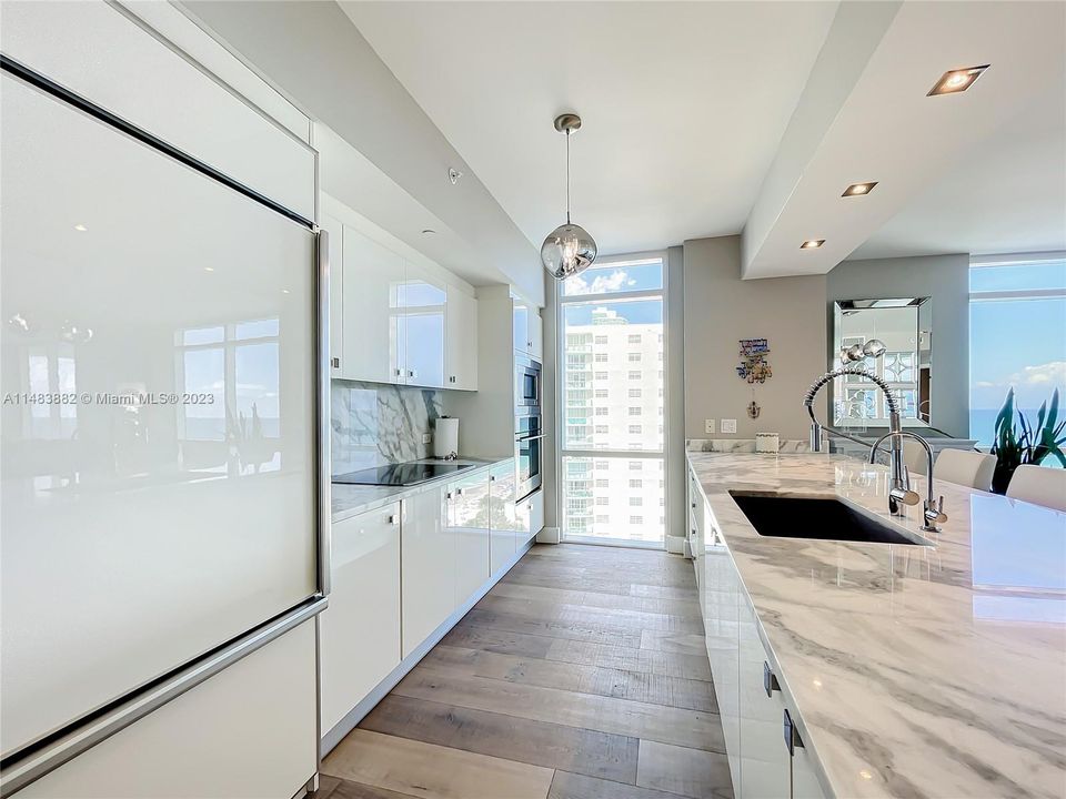 Recently Sold: $2,350,000 (3 beds, 3 baths, 2356 Square Feet)