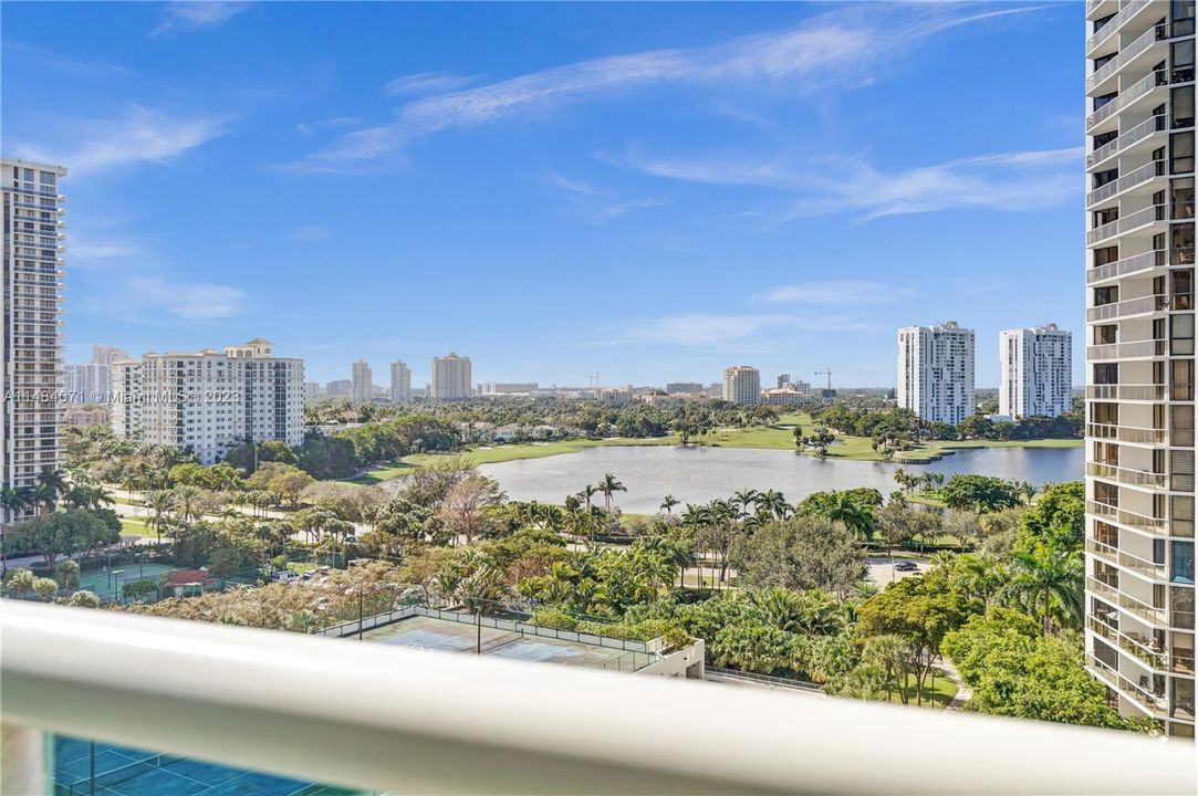 Недавно продано: $1,460,000 (2 спален, 2 ванн, 2980 Квадратных фут)