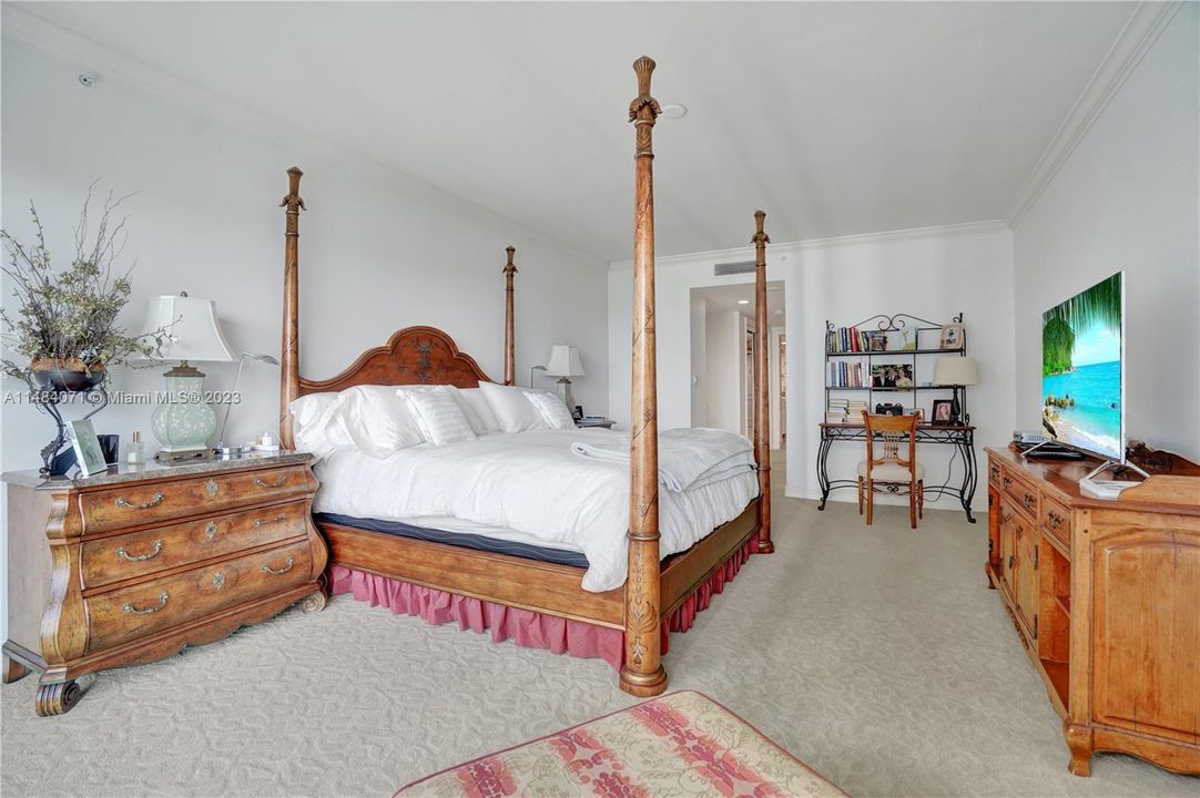 Недавно продано: $1,460,000 (2 спален, 2 ванн, 2980 Квадратных фут)