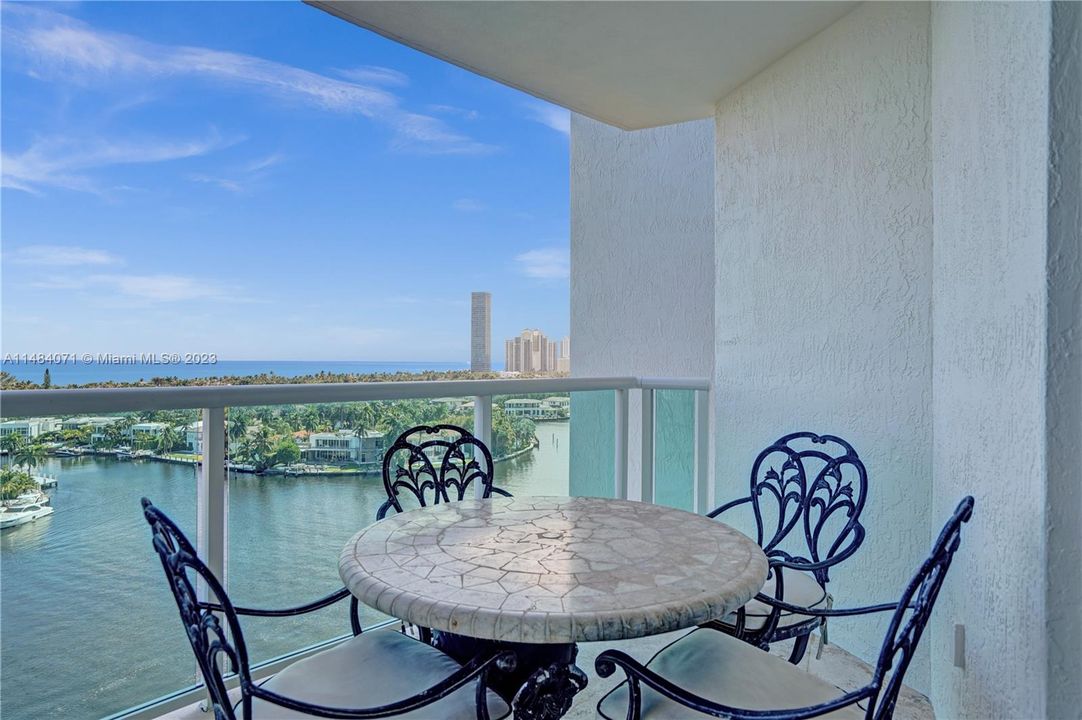 Недавно продано: $1,460,000 (2 спален, 2 ванн, 2980 Квадратных фут)